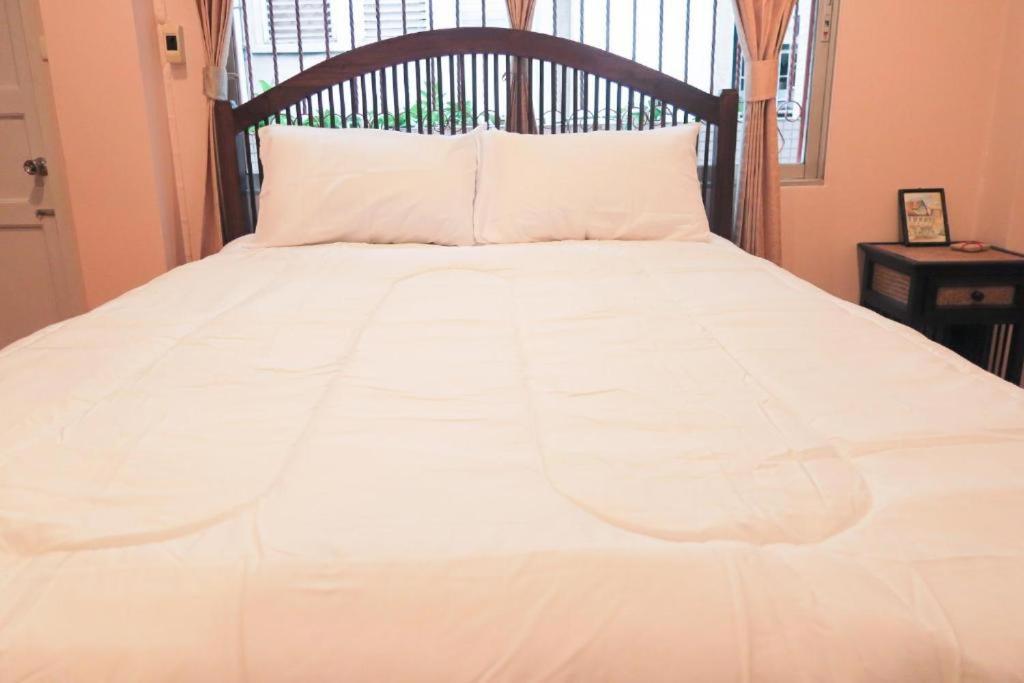 The Grand Palace Hostel Bangkok Exterior photo