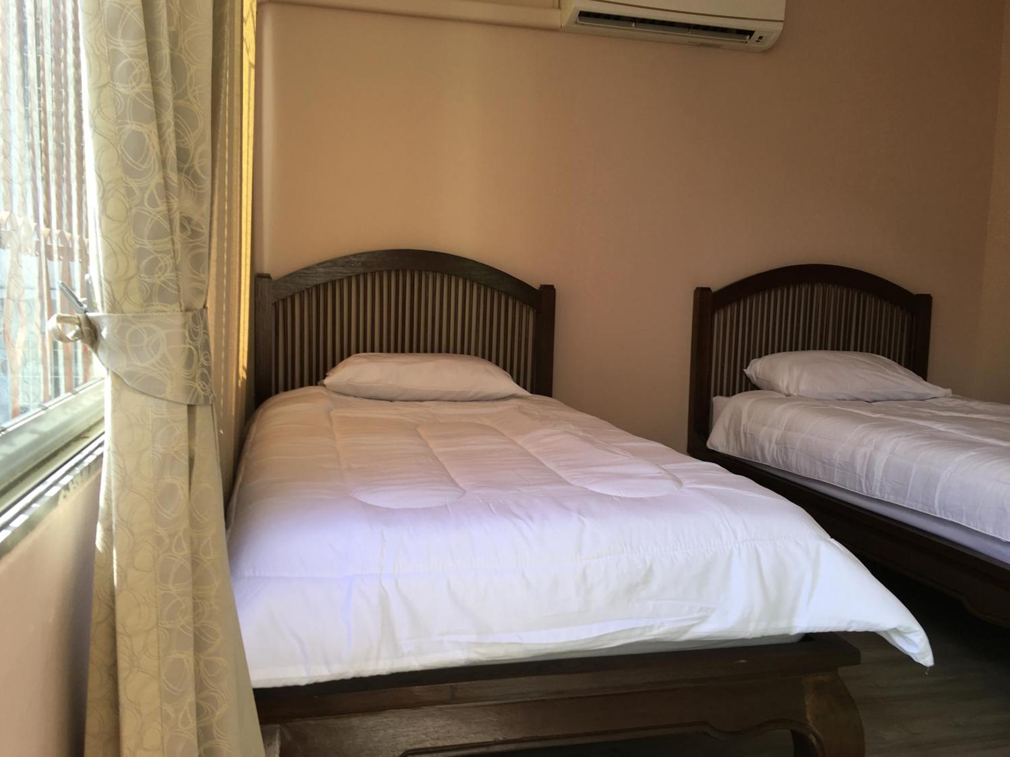 The Grand Palace Hostel Bangkok Exterior photo